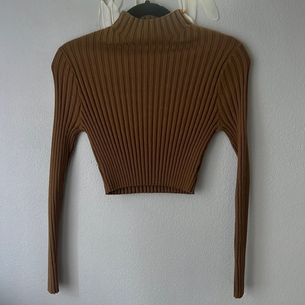 Turtle neck ribbed sweater crop top